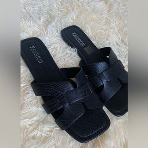 Women slide sandals color Black